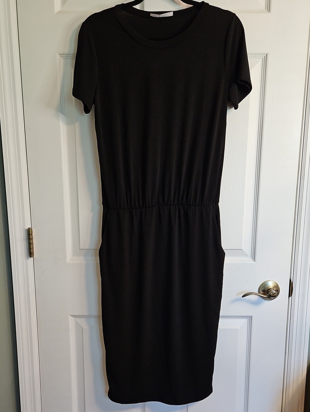 Everyday Black Short-Sleeve Midi Dress with Defined Waist